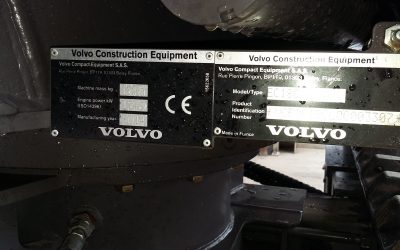 Volvo EC18C con benna orientabile e 2 benne da scavo